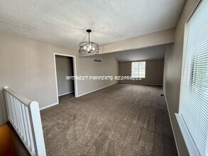 24 NW Lakeview Blvd in Lee's Summit, MO - Building Photo - Building Photo