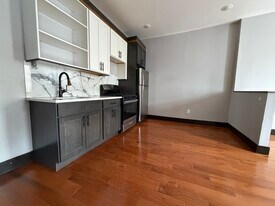 45 Saint Pauls Ave, Unit 2F in Jersey City, NJ - Building Photo