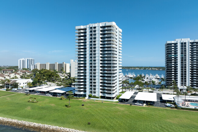 Cove Tower West in North Palm Beach, FL - Building Photo - Building Photo