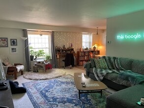 4000 Gypsy Ln, Unit 221 in Philadelphia, PA - Foto de edificio - Building Photo