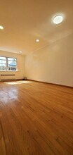 5007 207th St in Oakland Gardens, NY - Building Photo - Building Photo
