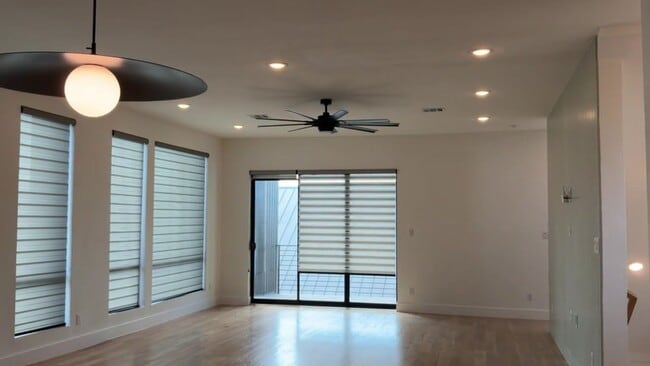 1012 Mobile St in Dallas, TX - Foto de edificio - Building Photo