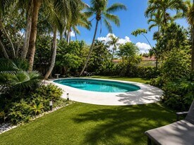 1329 Tyler St in Hollywood, FL - Building Photo