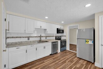 4233 Mesa Dr in New Port Richey, FL - Building Photo - Building Photo