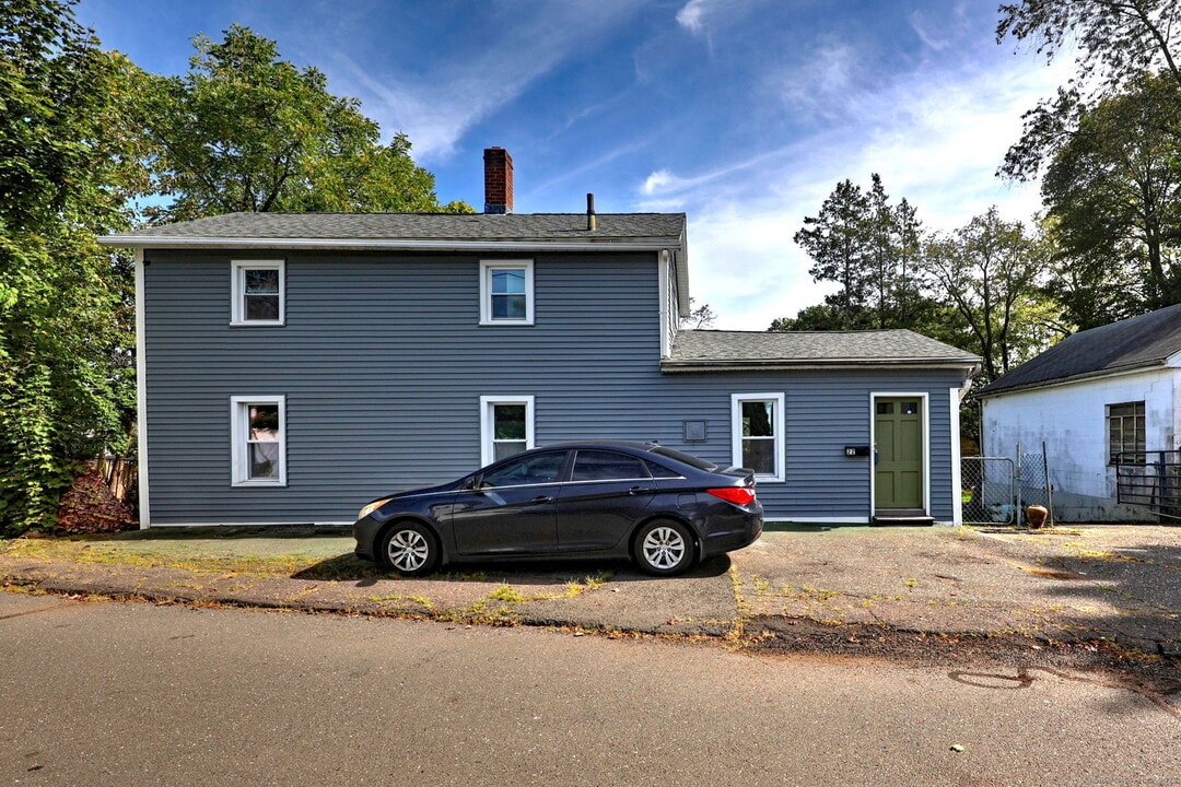 22 Holmes Ave in New Britain, CT - Building Photo
