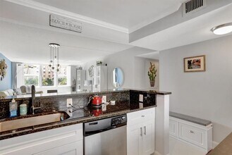 201 N Ocean Blvd in Pompano Beach, FL - Building Photo - Building Photo