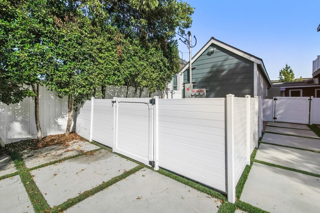 6134 Fair Ave in Los Angeles, CA - Building Photo