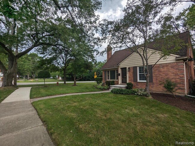 4418 S Verona Cir in Royal Oak, MI - Building Photo - Building Photo