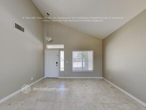 670 Emerald City Ave in Las Vegas, NV - Building Photo - Building Photo