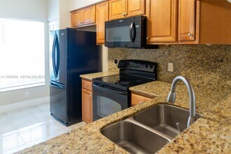 16749 Hemingway Dr in Weston, FL - Building Photo - Building Photo