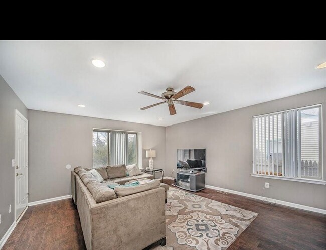 512 W 12 Mile Rd, Unit Apartment 1