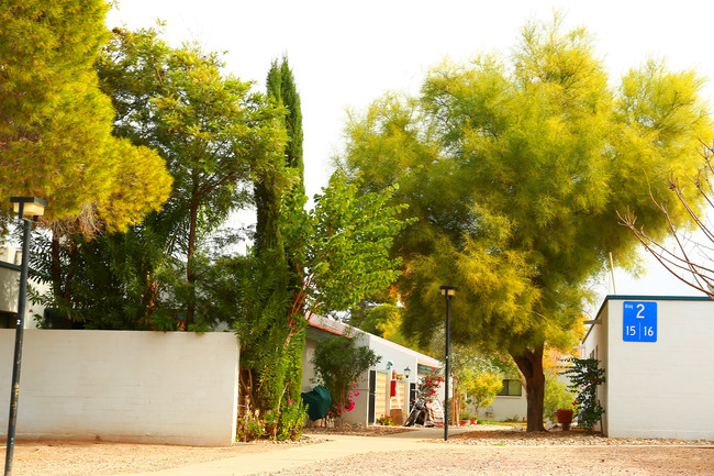 Lander Gardens in Tucson, AZ - Foto de edificio - Building Photo