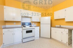 12775 SE 25th Ave in Milwaukie, OR - Building Photo