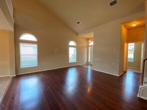 1005 Gentry Dr in Leander, TX - Building Photo - Building Photo