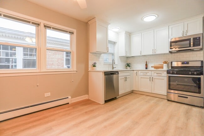 8614 W Berwyn Ave, Unit 3 in Chicago, IL - Foto de edificio - Building Photo