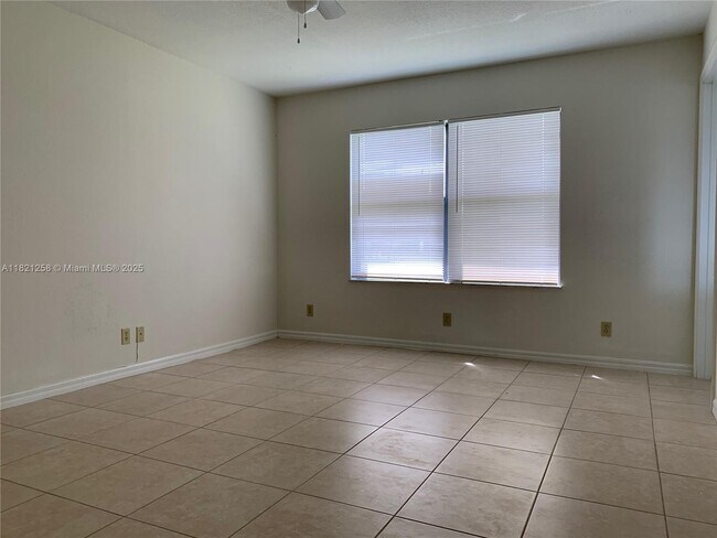 113 NW 5th Ave in Dania Beach, FL - Building Photo - Building Photo