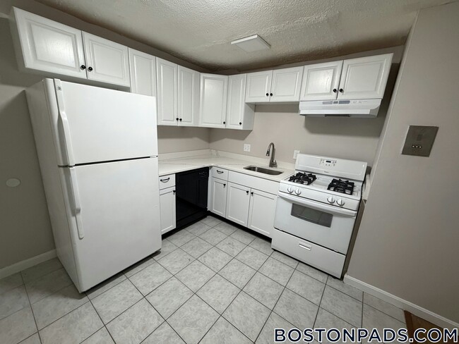 18 Belmont St in Lowell, MA - Foto de edificio - Building Photo