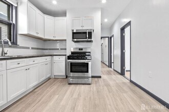 211 N 13th St in Newark, NJ - Building Photo - Building Photo