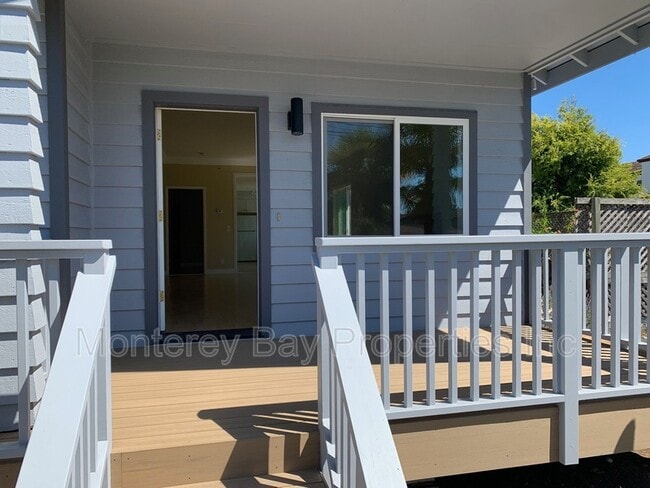 1715 Matthews Ln in Santa Cruz, CA - Building Photo - Building Photo