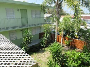 1118 N H St, Unit 2 in Lake Worth Beach, FL - Building Photo - Building Photo