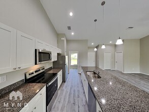 7423 W Cameo Cir in North Port, FL - Building Photo - Building Photo