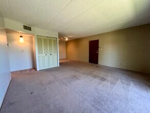 3220 Sanders Rd in Northbrook, IL - Building Photo - Building Photo
