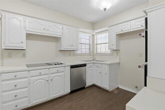 300 St Durney Ct in Irving, TX - Foto de edificio - Building Photo