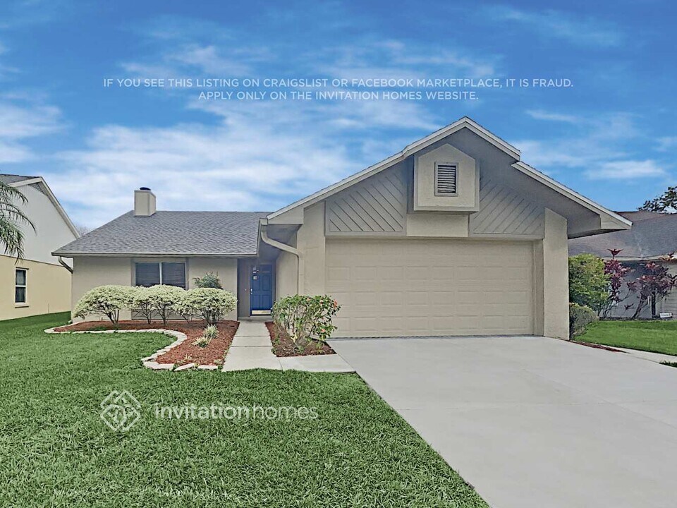 1210 Tuxford Dr in Brandon, FL - Building Photo