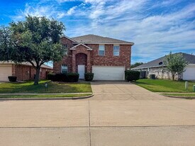 670 Horn St in Crowley, TX - Building Photo