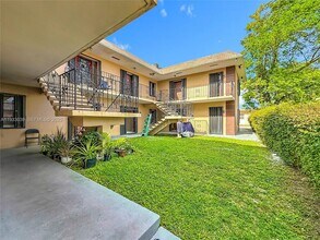 2335 NE 172nd St in North Miami Beach, FL - Building Photo - Building Photo