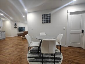 920 Friendly Pl, Unit 2 in Charlotte, NC - Foto de edificio - Building Photo