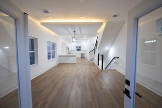 868 E 35th St in Houston, TX - Building Photo - Building Photo