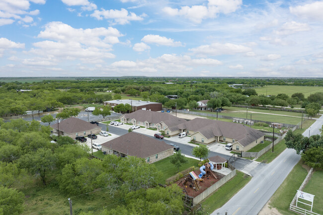 209 W Mile 14 1/2 N in Weslaco, TX - Foto de edificio - Building Photo