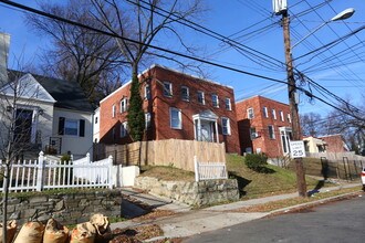 3013 30th St SE in Washington, DC - Building Photo - Building Photo