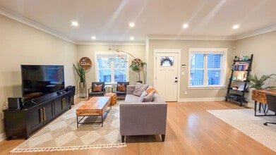 279 Suffolk Ave in Revere, MA - Foto de edificio - Building Photo