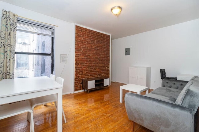 236e E 95th St in New York, NY - Building Photo - Building Photo