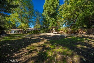 9356 Beckford Ave in Los Angeles, CA - Building Photo - Building Photo