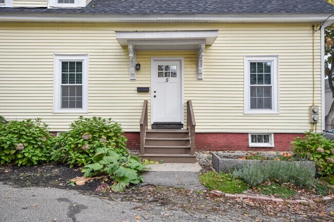 5 Fern Ct in Dover, NH - Building Photo - Building Photo