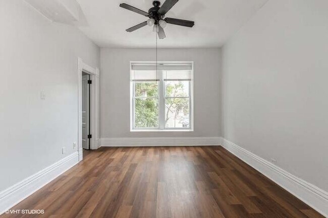 2013 W Moffat St in Chicago, IL - Foto de edificio - Building Photo
