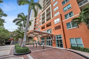 2000 N Bayshore Dr in Miami, FL - Building Photo