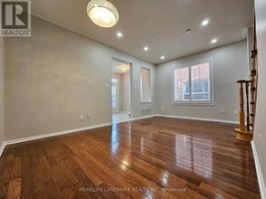 1310 Galesway Blvd in Mississauga, ON - Building Photo - Building Photo