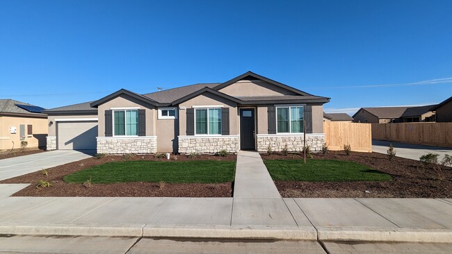 3242 Seymour St in Tulare, CA - Building Photo - Building Photo