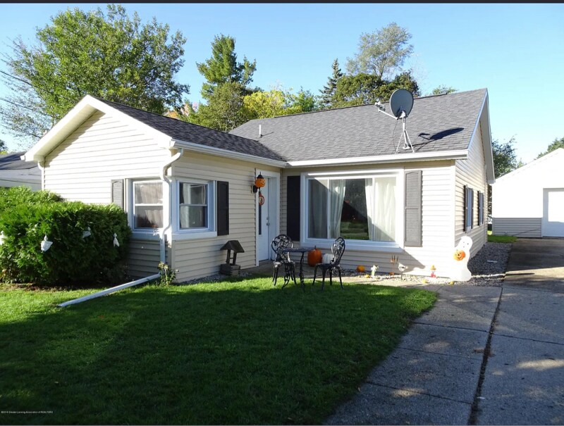 814 Bostwick St S in Charlotte, MI - Building Photo