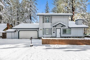2543 Knox Ave in South Lake Tahoe, CA - Building Photo