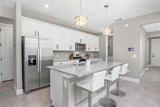 20274 Napa Loop in Estero, FL - Foto de edificio - Building Photo