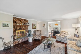 807 Union Ave in Riverhead, NY - Building Photo - Building Photo