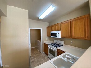 7111 S Durango Dr in Las Vegas, NV - Building Photo - Building Photo