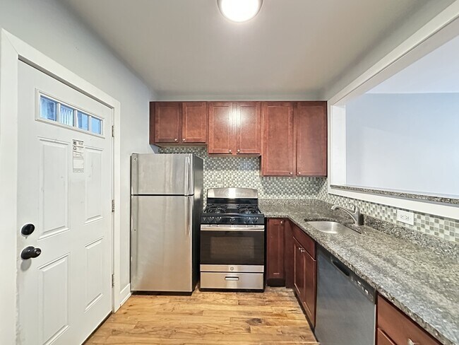 4410 N Wolcott Ave, Unit J00W in Chicago, IL - Building Photo - Building Photo