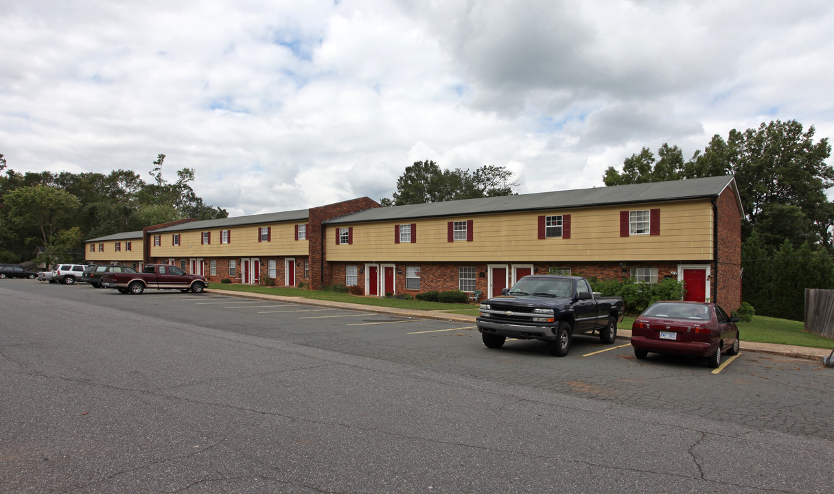 12 Johnston St in Belmont, NC - Building Photo