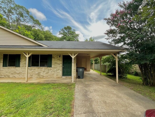 property at 602 N Cross St